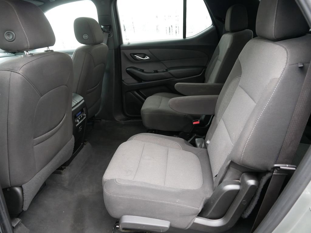Used 2023 Chevrolet Traverse LT image 15