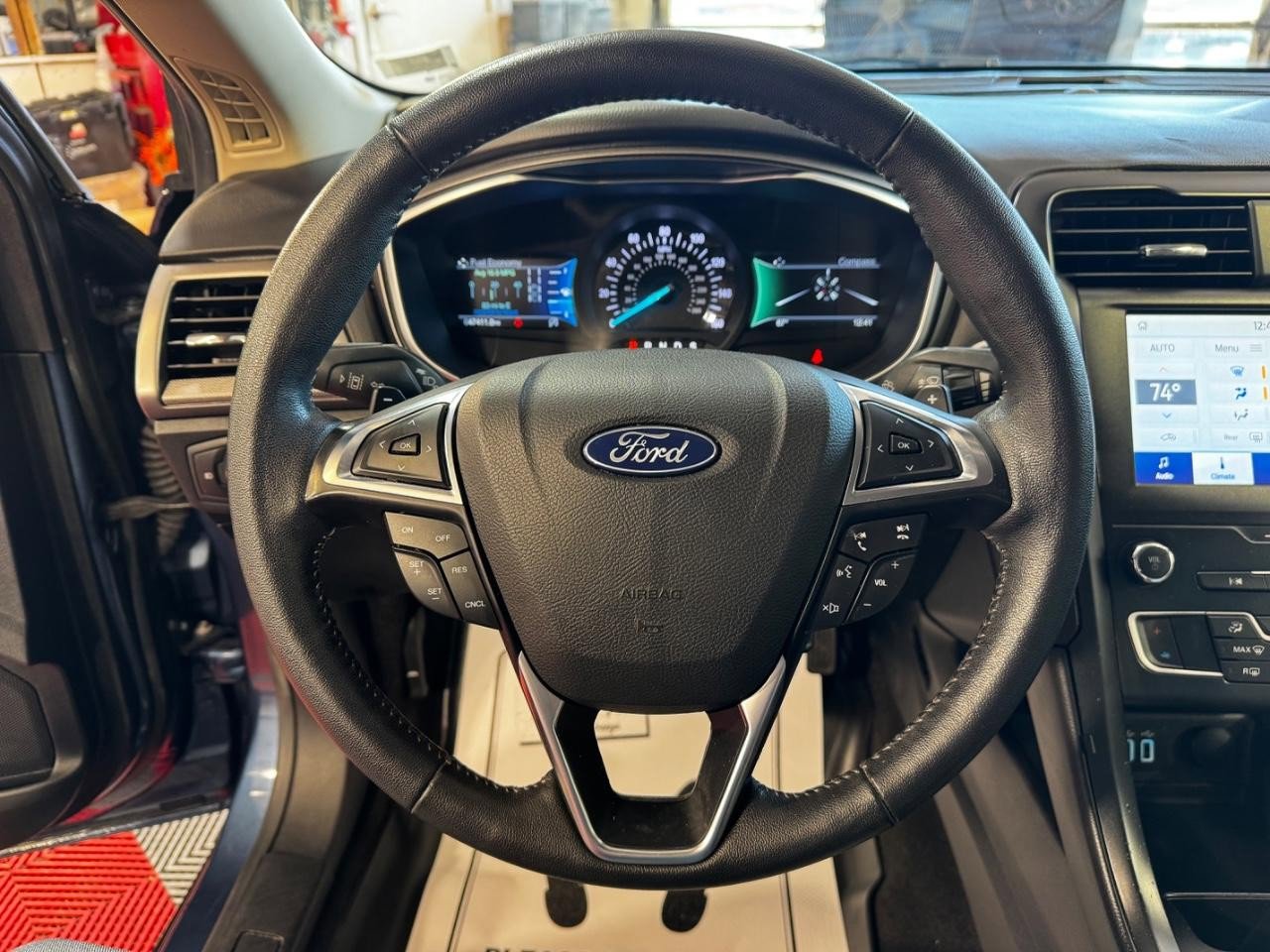Used 2019 Ford Fusion SE w/ Equipment Group 151A FWD image 17