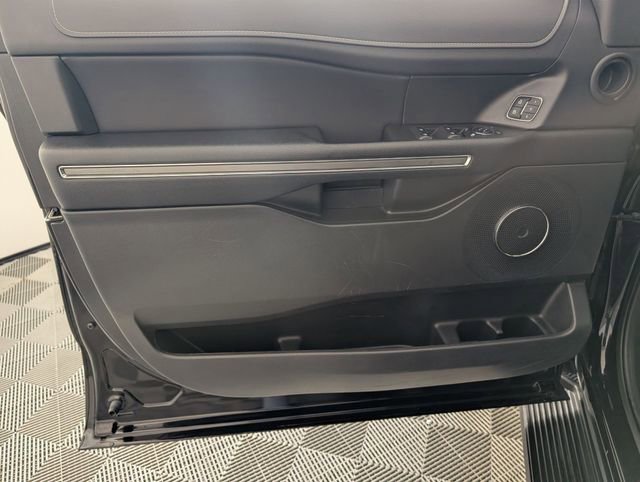 Used 2024 Ford Expedition Max XLT image 10