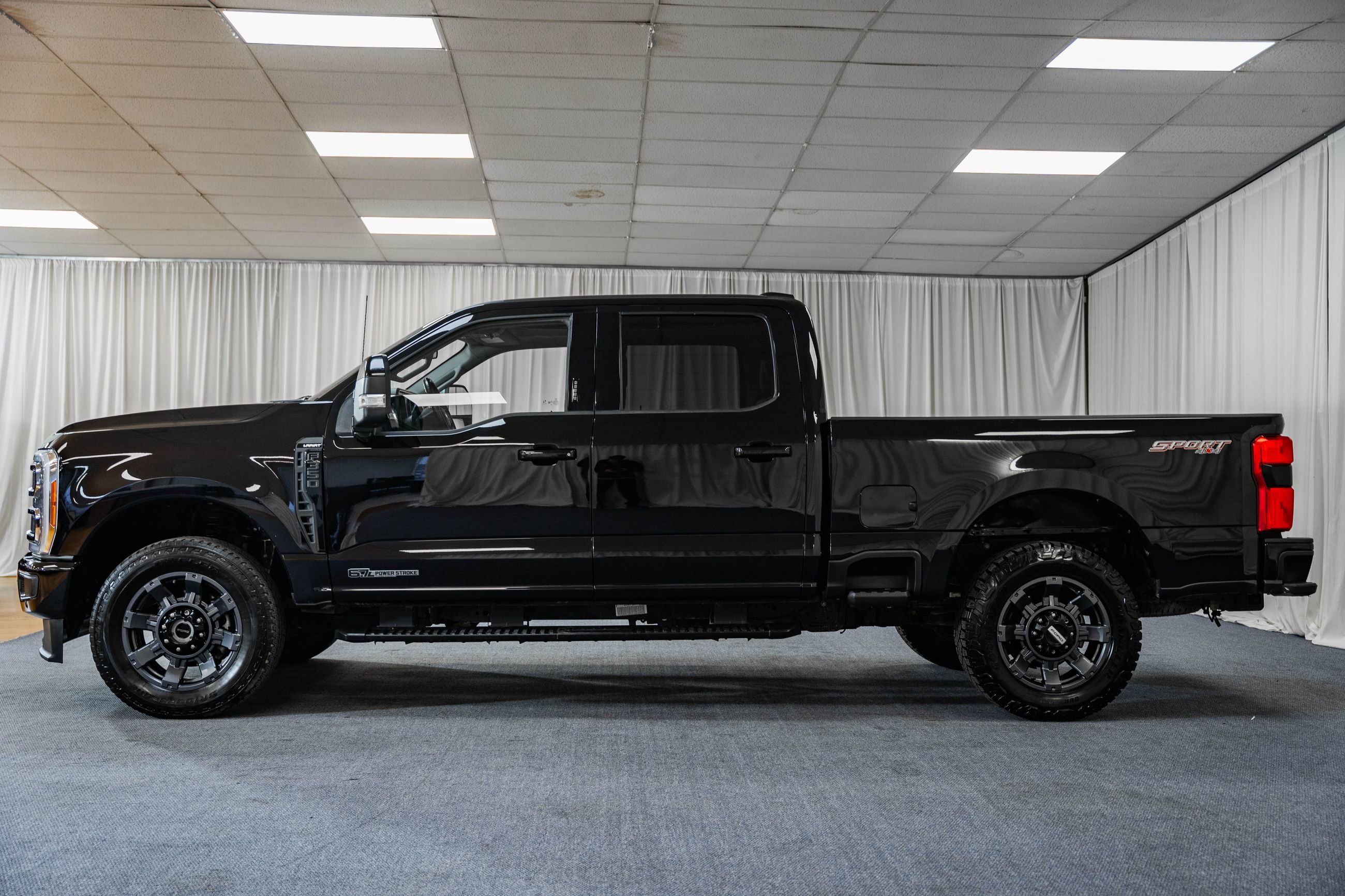 Used 2023 Ford F350 Lariat w/ Lariat Ultimate Package image 5