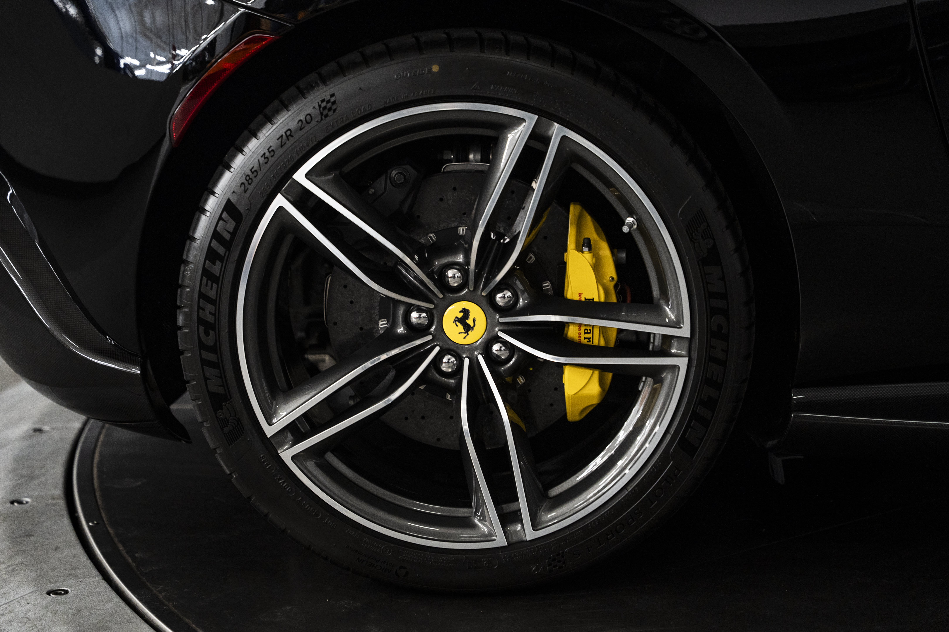 Used 2025 Ferrari Roma Spider RWD image 18