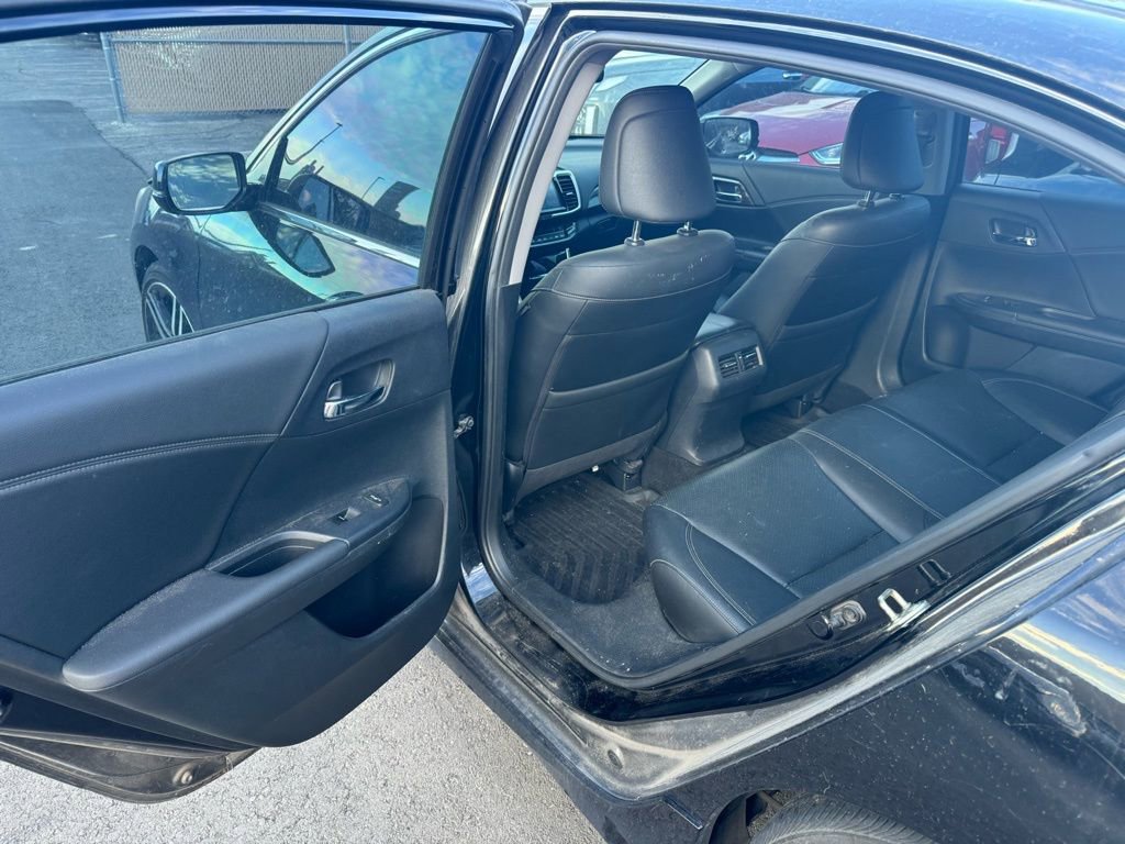 Used 2016 Honda Accord Touring image 5