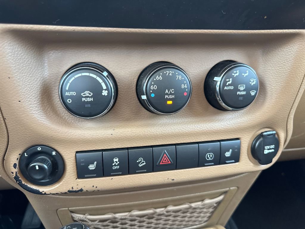 Used 2018 Jeep Wrangler Unlimited Sahara w/ Connectivity Group AWD/4WD image 18