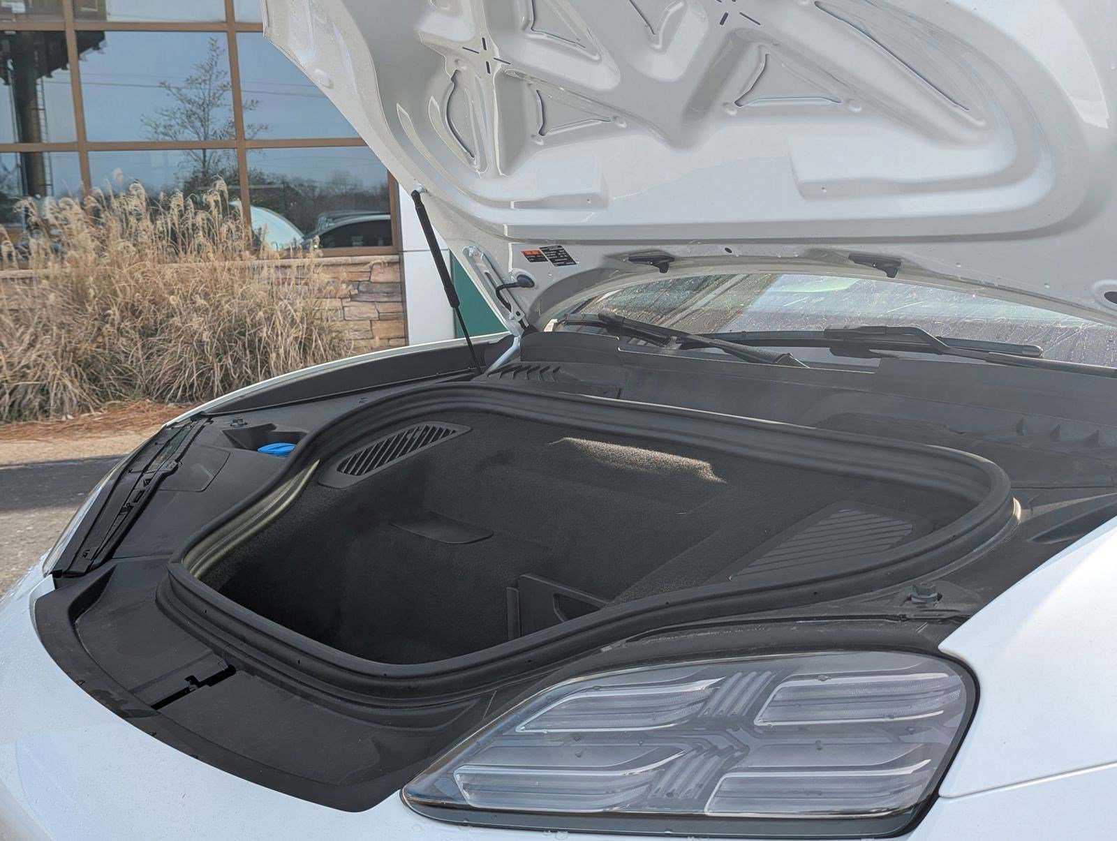 Used 2024 Porsche Macan 4 Electric image 17