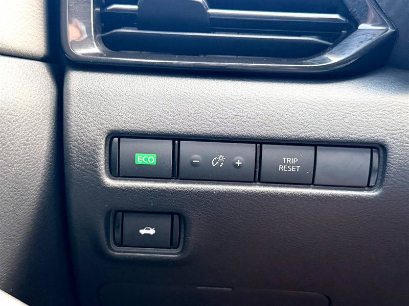 Used 2020 Nissan Sentra SV FWD image 18