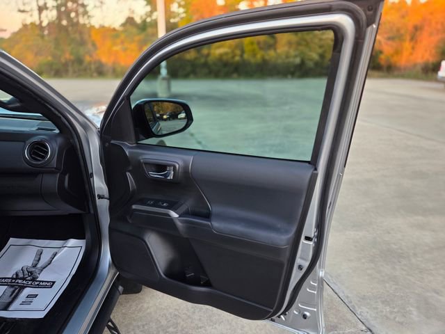 Used 2022 Toyota Tacoma TRD Off-Road image 16