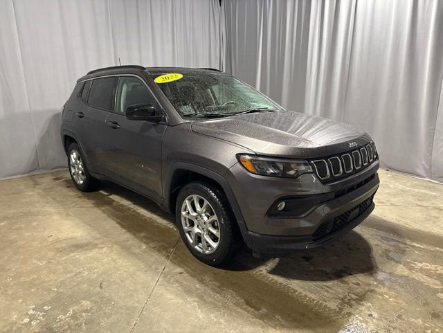 Used 2022 Jeep Compass Latitude w/ Sun and Sound Group AWD/4WD image 3