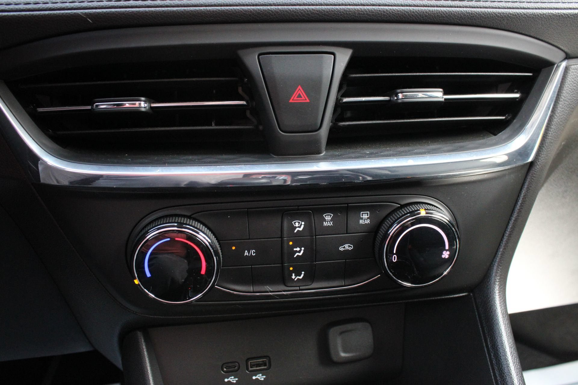 Used 2024 Buick Encore GX Preferred FWD image 39