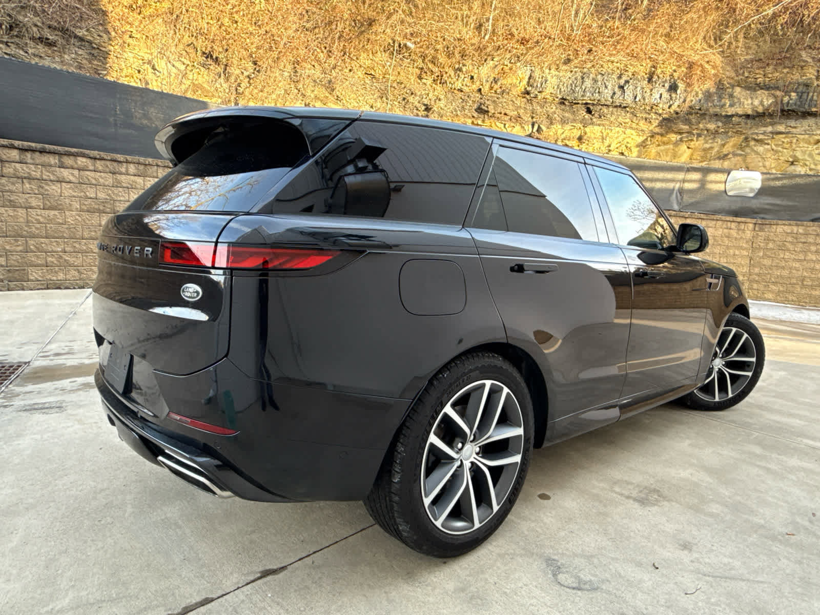 Certified 2023 Land Rover Range Rover Sport SE Dynamic image 4