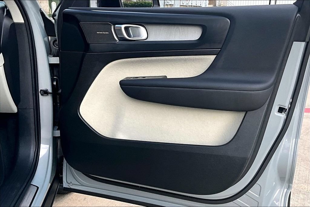 Certified 2026 Volvo XC40 B5 Ultra AWD/4WD image 25