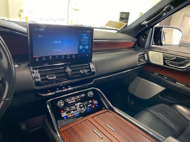 Used 2023 Lincoln Navigator Reserve AWD/4WD image 14