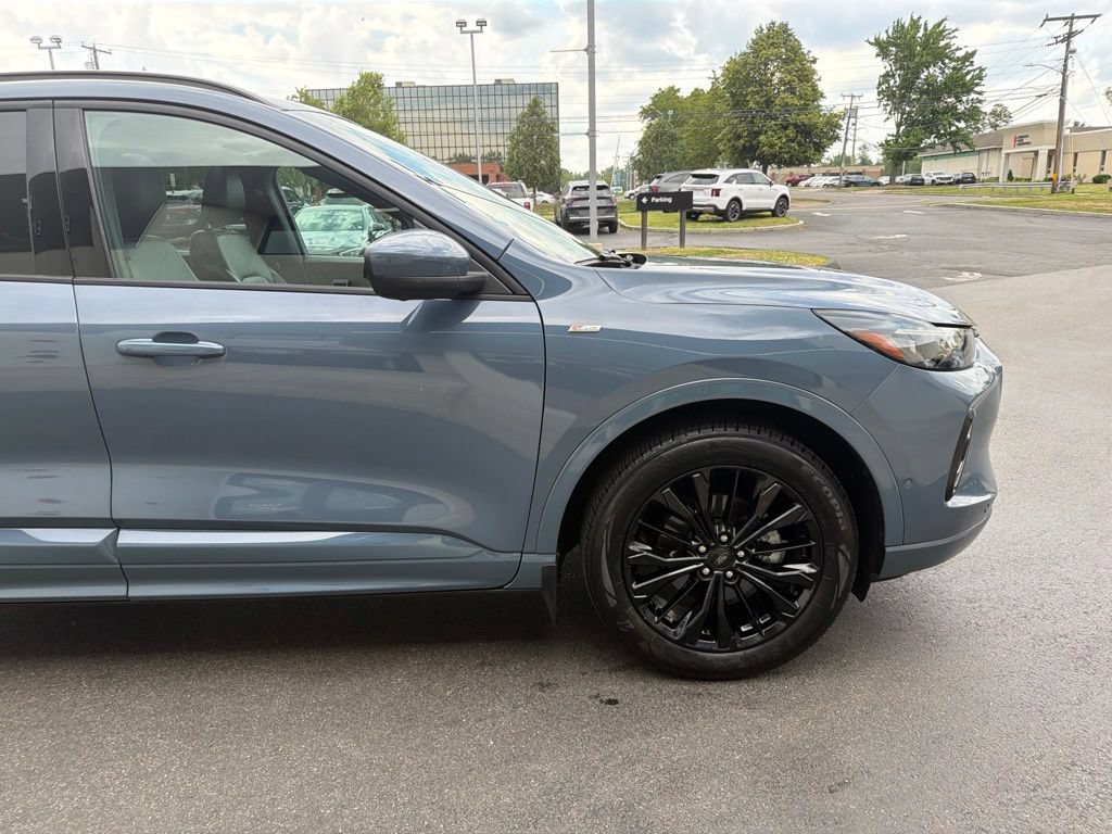 Used 2023 Ford Escape ST-Line Elite w/ Premium Technology Package AWD/4WD image 6