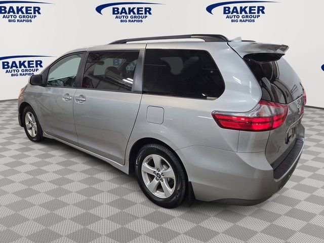 Used 2020 Toyota Sienna LE image 3