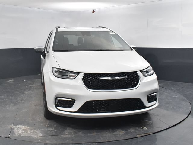 New 2026 Chrysler Pacifica Pinnacle w/ Trailer Tow Group AWD/4WD image 2