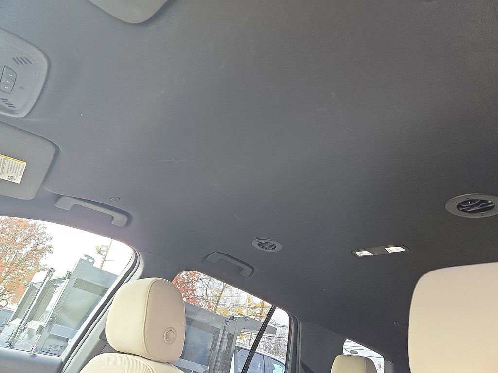 Used 2023 Chevrolet Traverse LT image 19