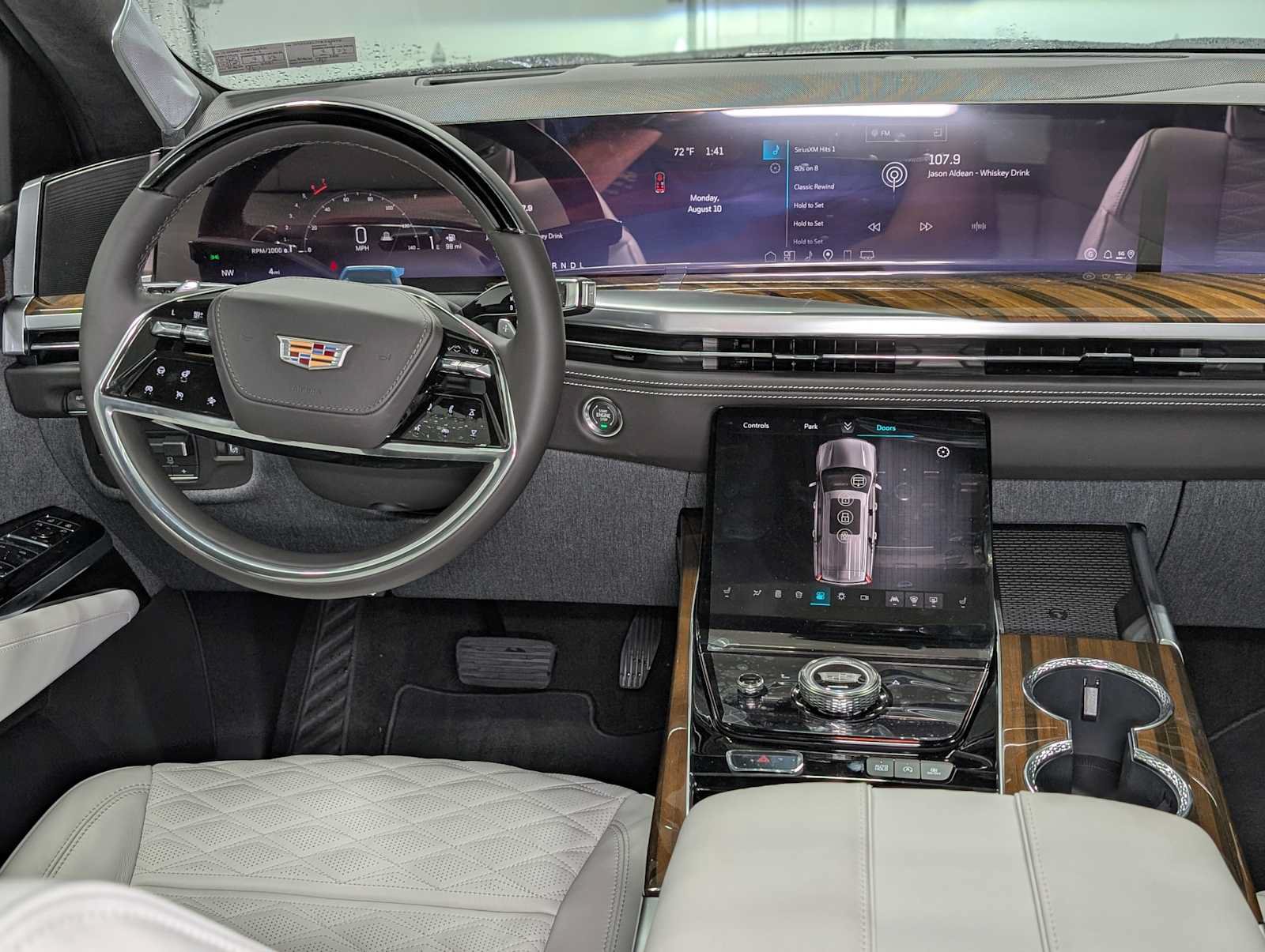 New 2026 Cadillac Escalade ESV Platinum Luxury AWD/4WD image 5