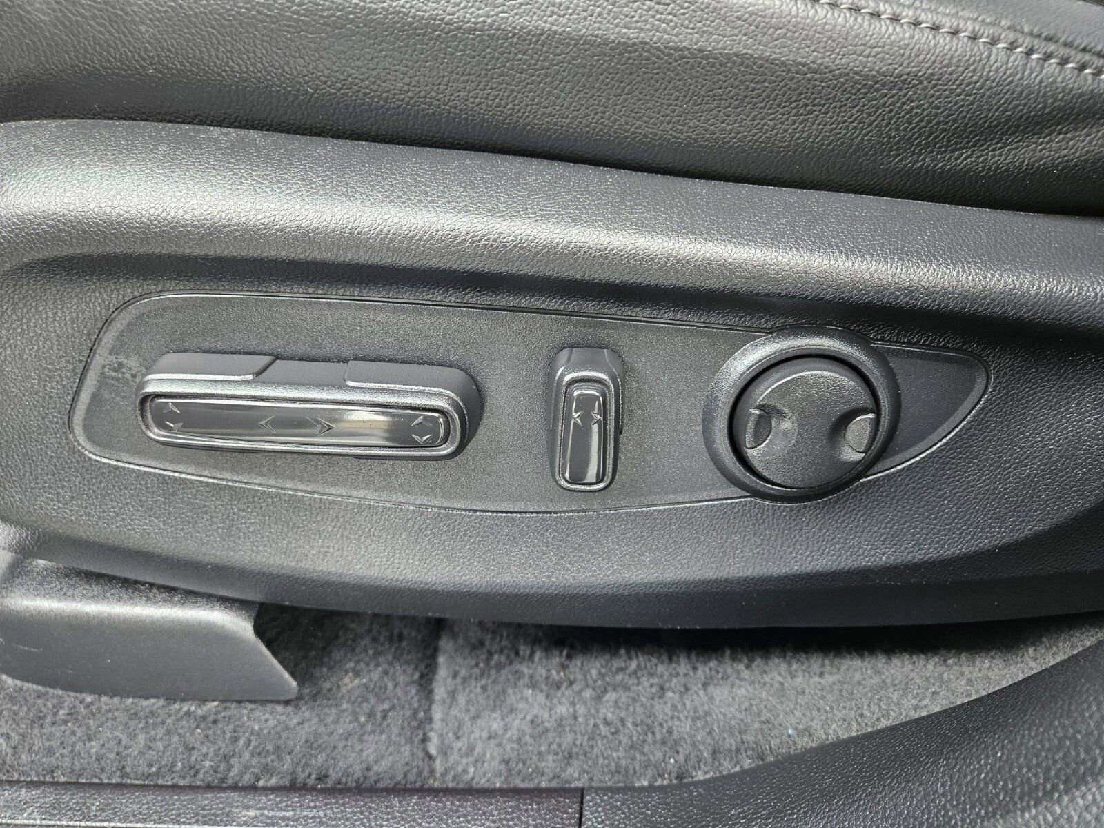 Used 2025 Honda CR-V EX-L image 9