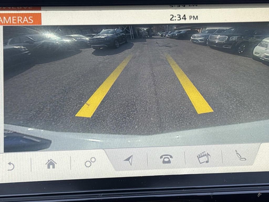 Used 2017 Land Rover Discovery HSE image 28