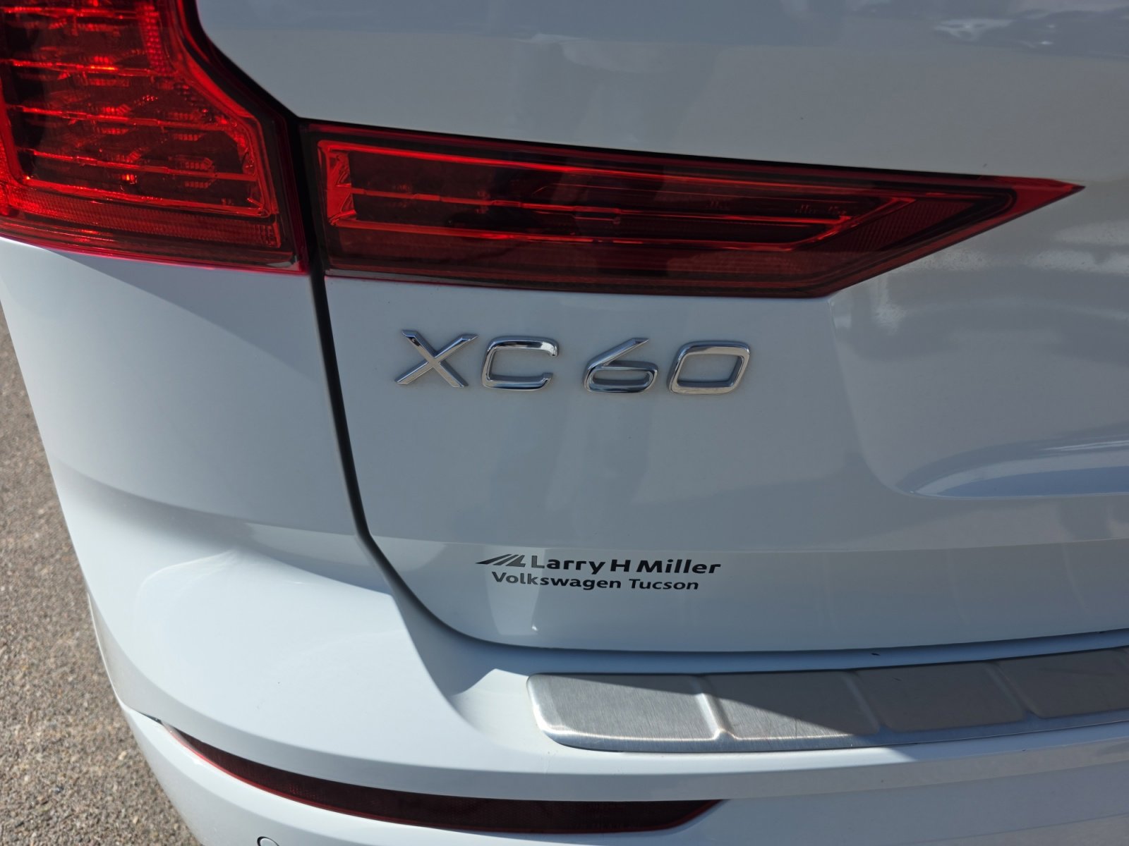 Used 2021 Volvo XC60 T5 Momentum w/ Premium Package image 24