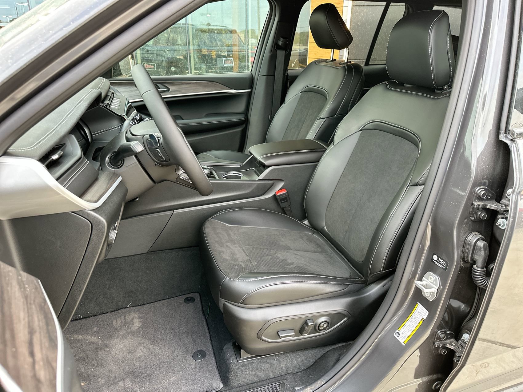 New 2026 Jeep Grand Cherokee Altitude AWD/4WD image 11