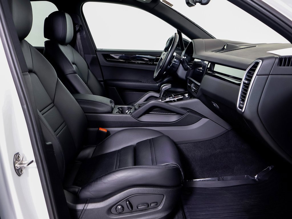 Used 2022 Porsche Cayenne image 9