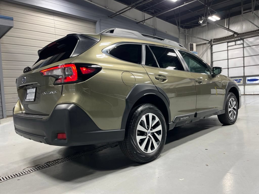 Used 2024 Subaru Outback Premium AWD/4WD image 9