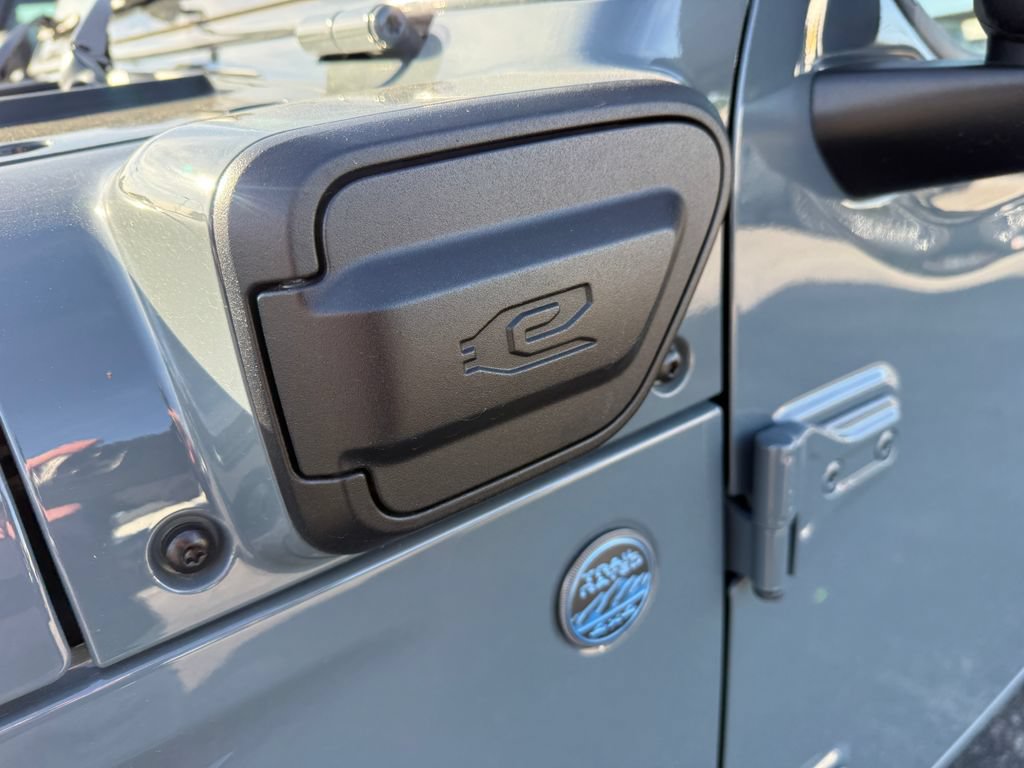 Used 2024 Jeep Wrangler Unlimited w/ Convenience Group AWD/4WD image 3