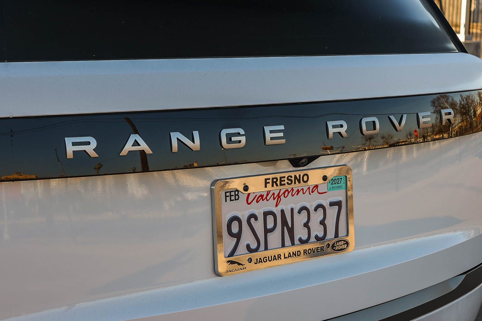 Certified 2025 Land Rover Range Rover SE image 12