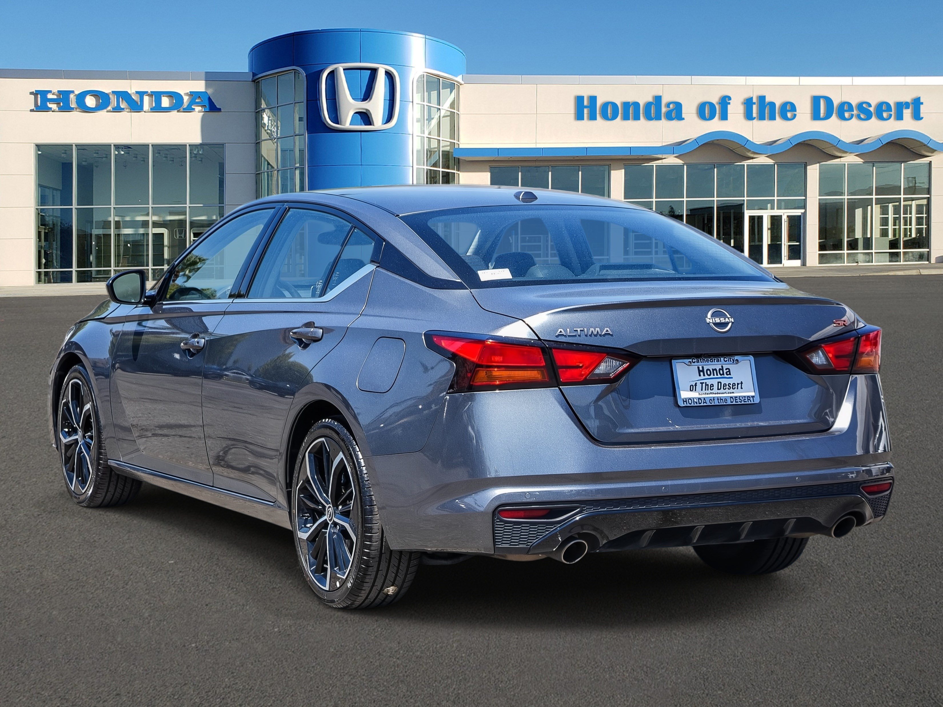 Used 2024 Nissan Altima 2.5 SR FWD image 7