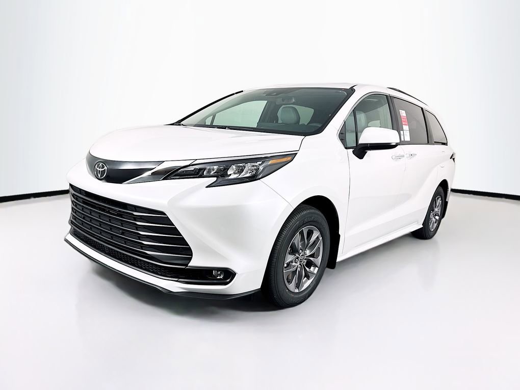 New 2026 Toyota Sienna XLE image 3