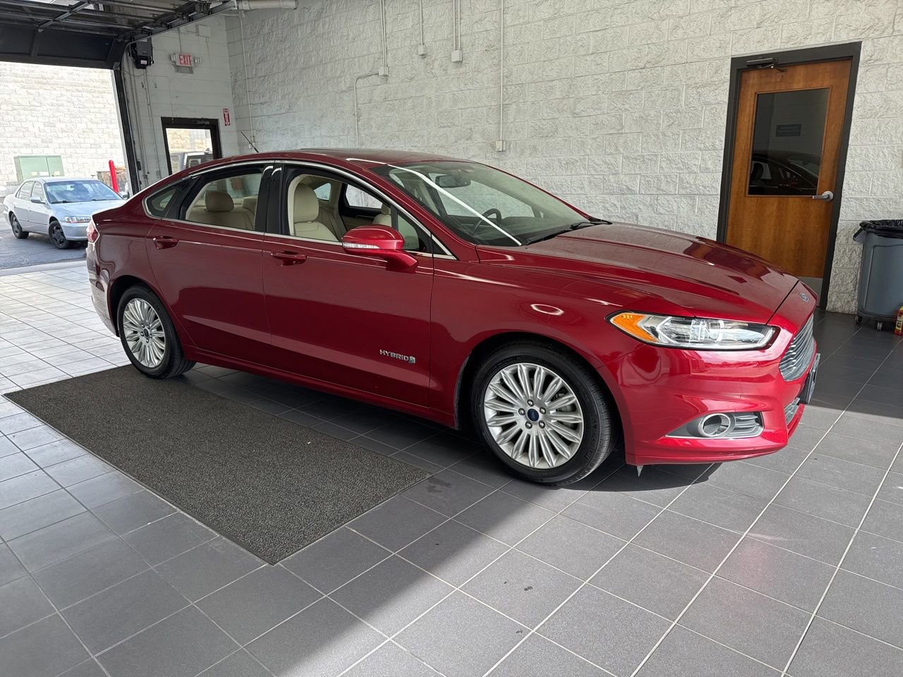 Used 2016 Ford Fusion SE w/ Equipment Group 502A FWD image 1