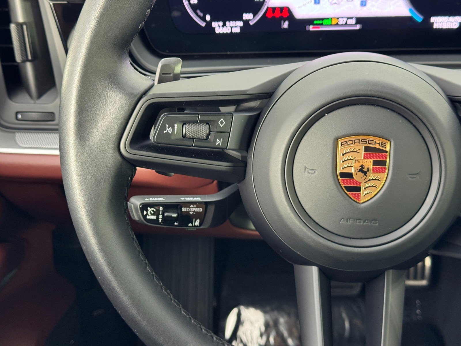 Used 2025 Porsche Cayenne S image 22