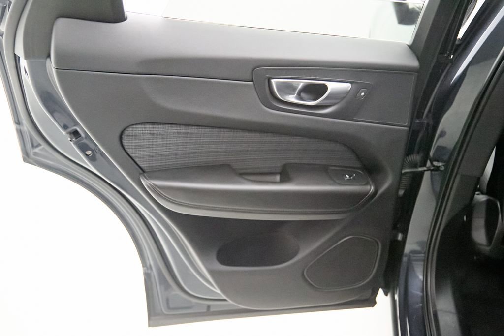 Certified 2023 Volvo XC60 B5 Core AWD/4WD image 19