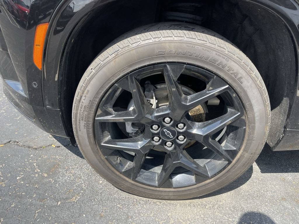 Used 2024 Chevrolet Traverse RS FWD image 2