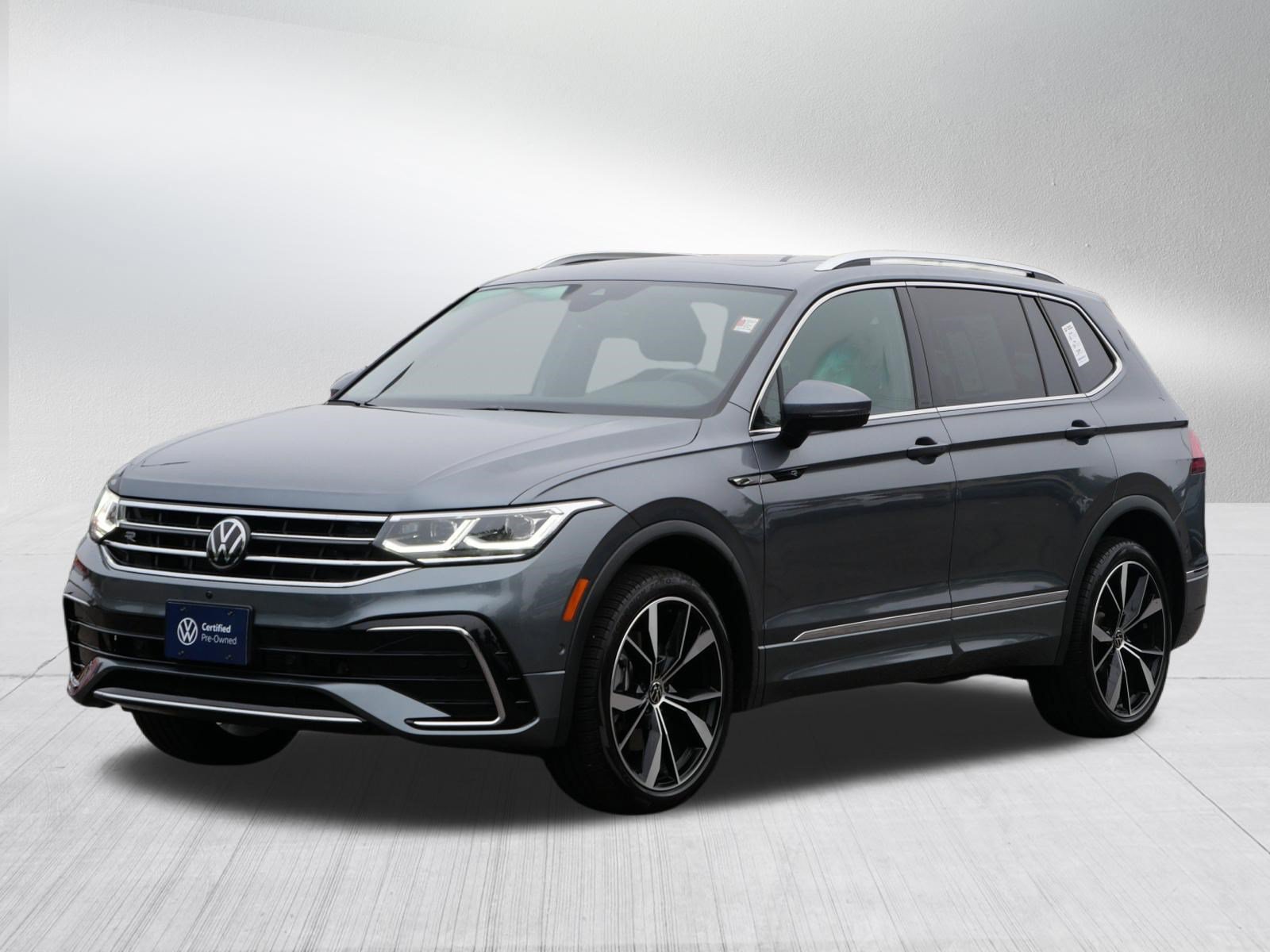 Certified 2024 Volkswagen Tiguan SEL R-Line AWD/4WD image 3