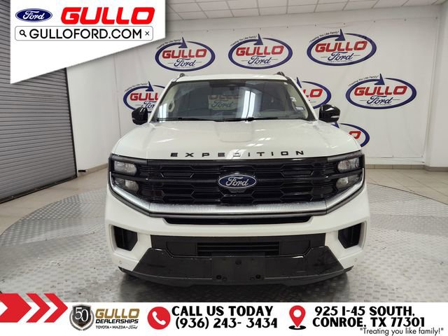 Used 2025 Ford Expedition Platinum w/ Driver's Package AWD/4WD image 2