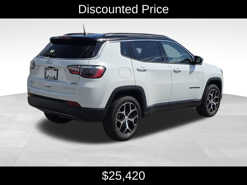 Used 2024 Jeep Compass Limited AWD/4WD image 3