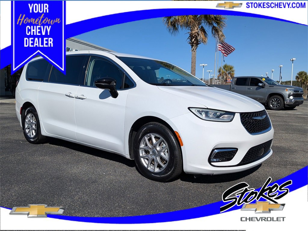Used 2024 Chrysler Pacifica Touring-L image 1