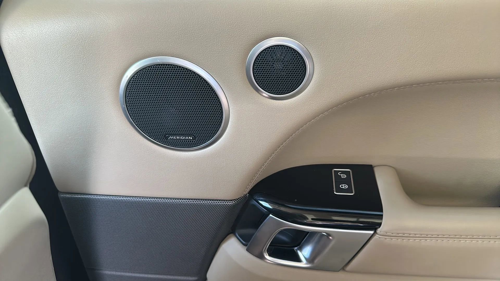 Used 2016 Land Rover Range Rover Sport HSE image 46