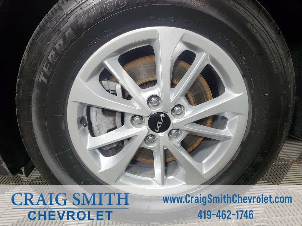 Used 2024 Kia Carnival LX FWD image 34