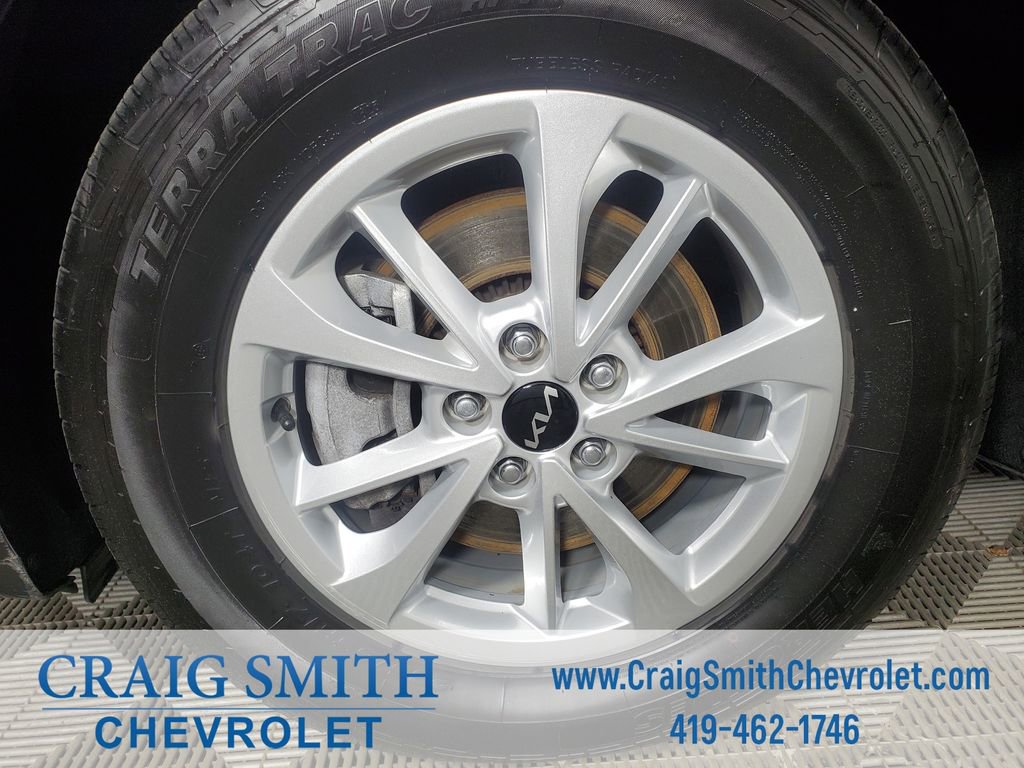 Used 2024 Kia Carnival LX FWD image 34