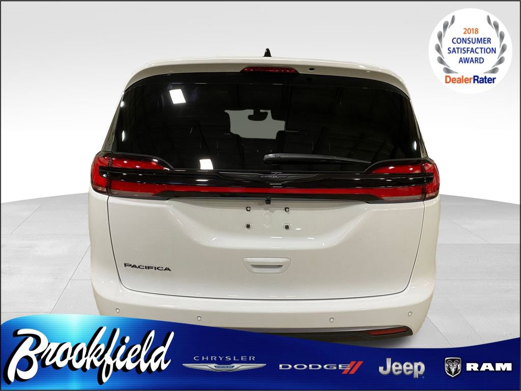 New 2026 Chrysler Pacifica Select image 3
