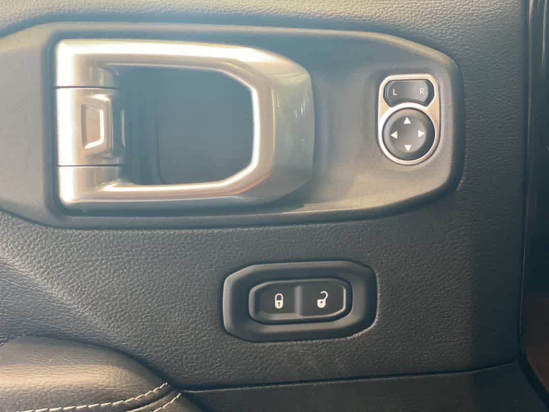 Used 2022 Jeep Wrangler Unlimited Sahara w/ LED Lighting Group AWD/4WD image 14