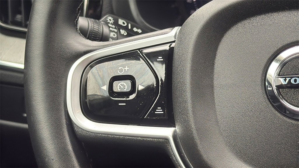 Certified 2025 Volvo XC60 B5 Plus image 10