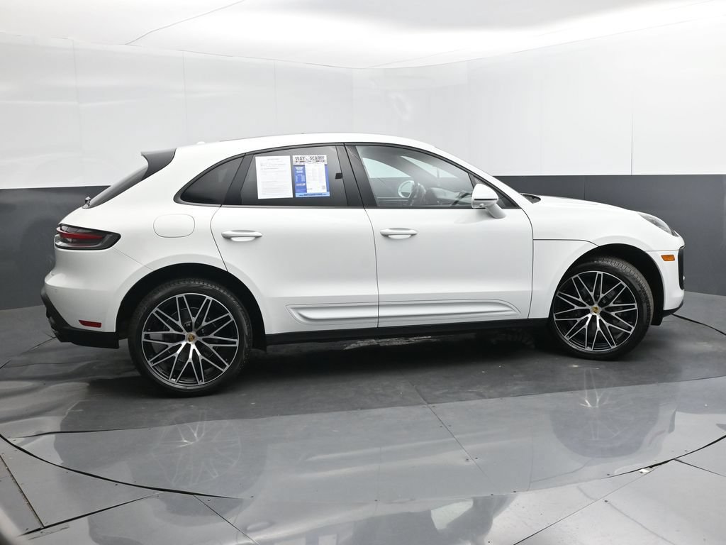 Used 2025 Porsche Macan AWD/4WD image 30