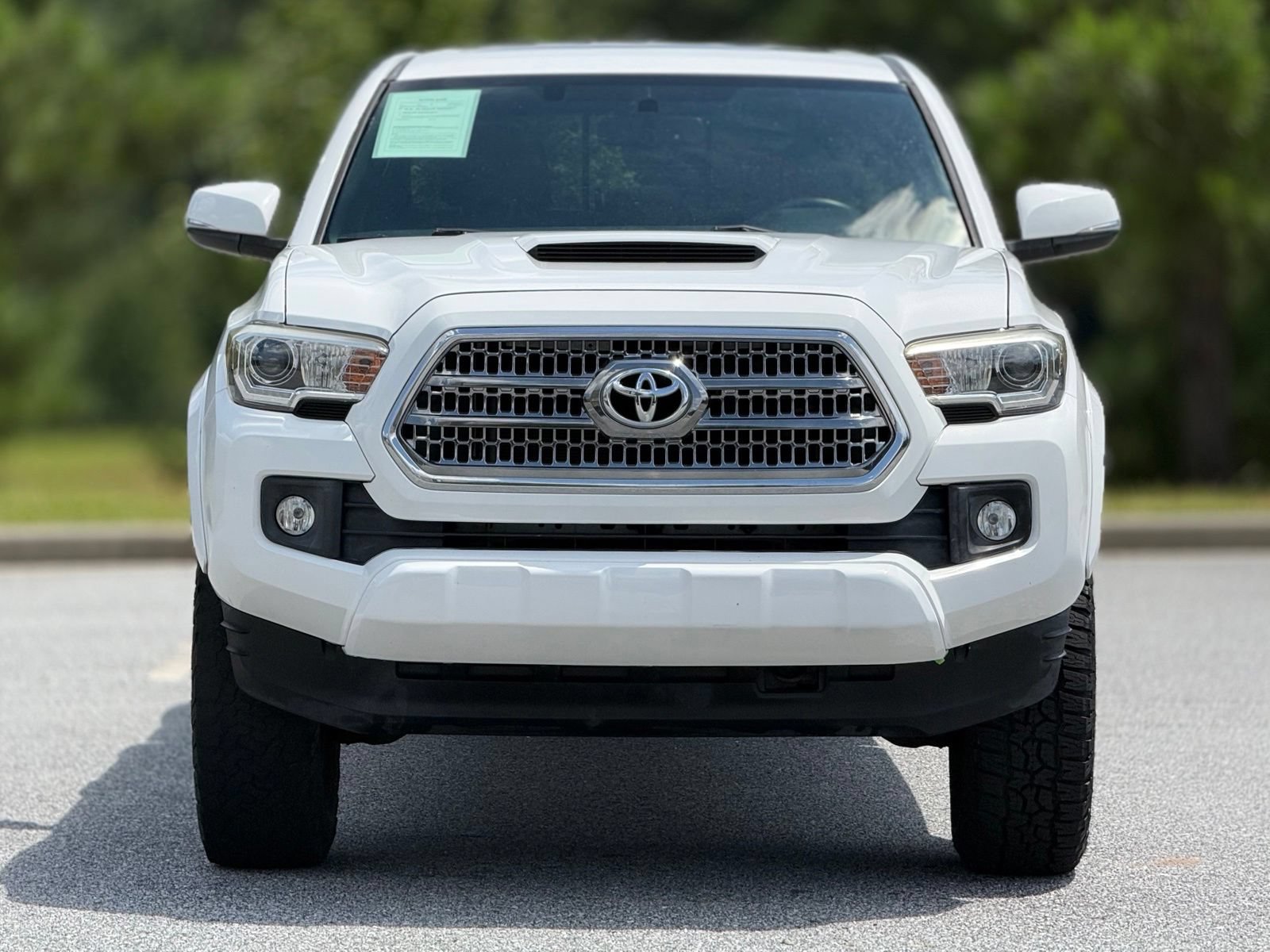 Used 2017 Toyota Tacoma TRD Sport w/ Premium & Technology Package RWD image 3