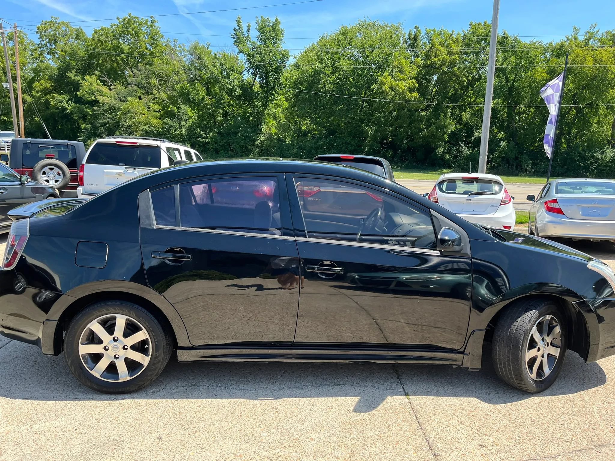 Used 2011 Nissan Sentra 2.0 SR w/ Special Edition Pkg FWD image 11