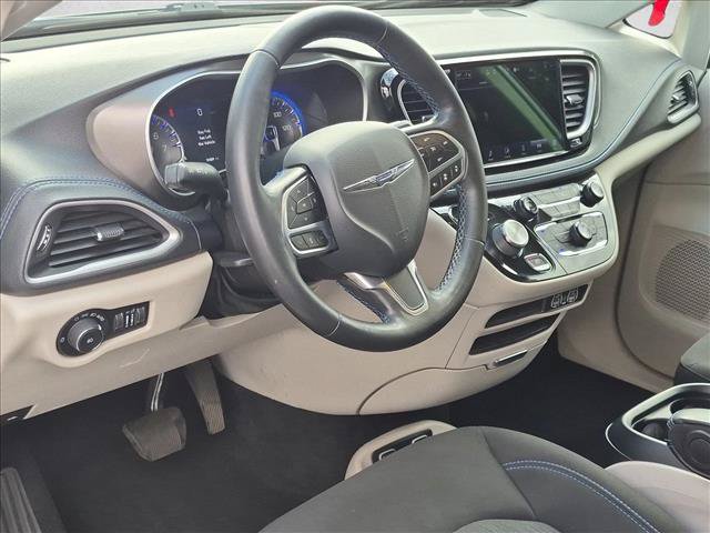 Used 2021 Chrysler Pacifica Touring w/ Cold Weather Group FWD image 9