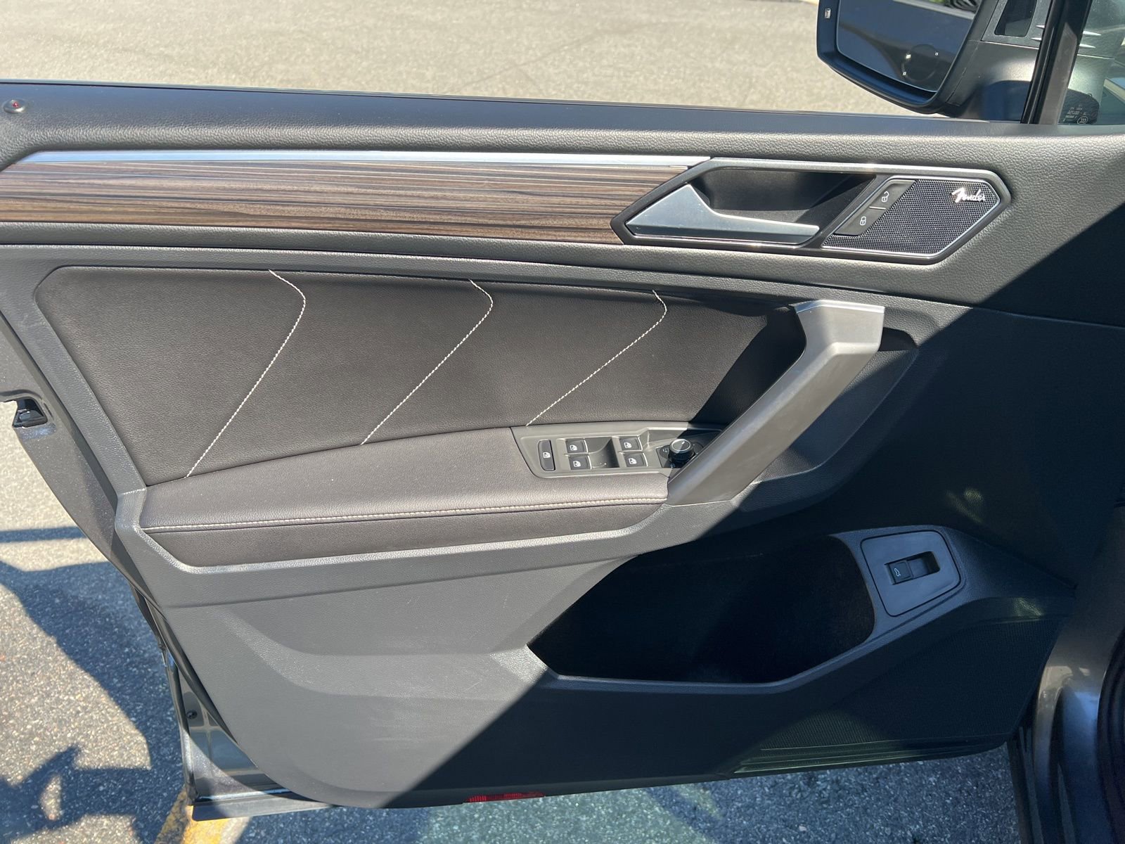 Used 2022 Volkswagen Tiguan SEL R-Line image 18