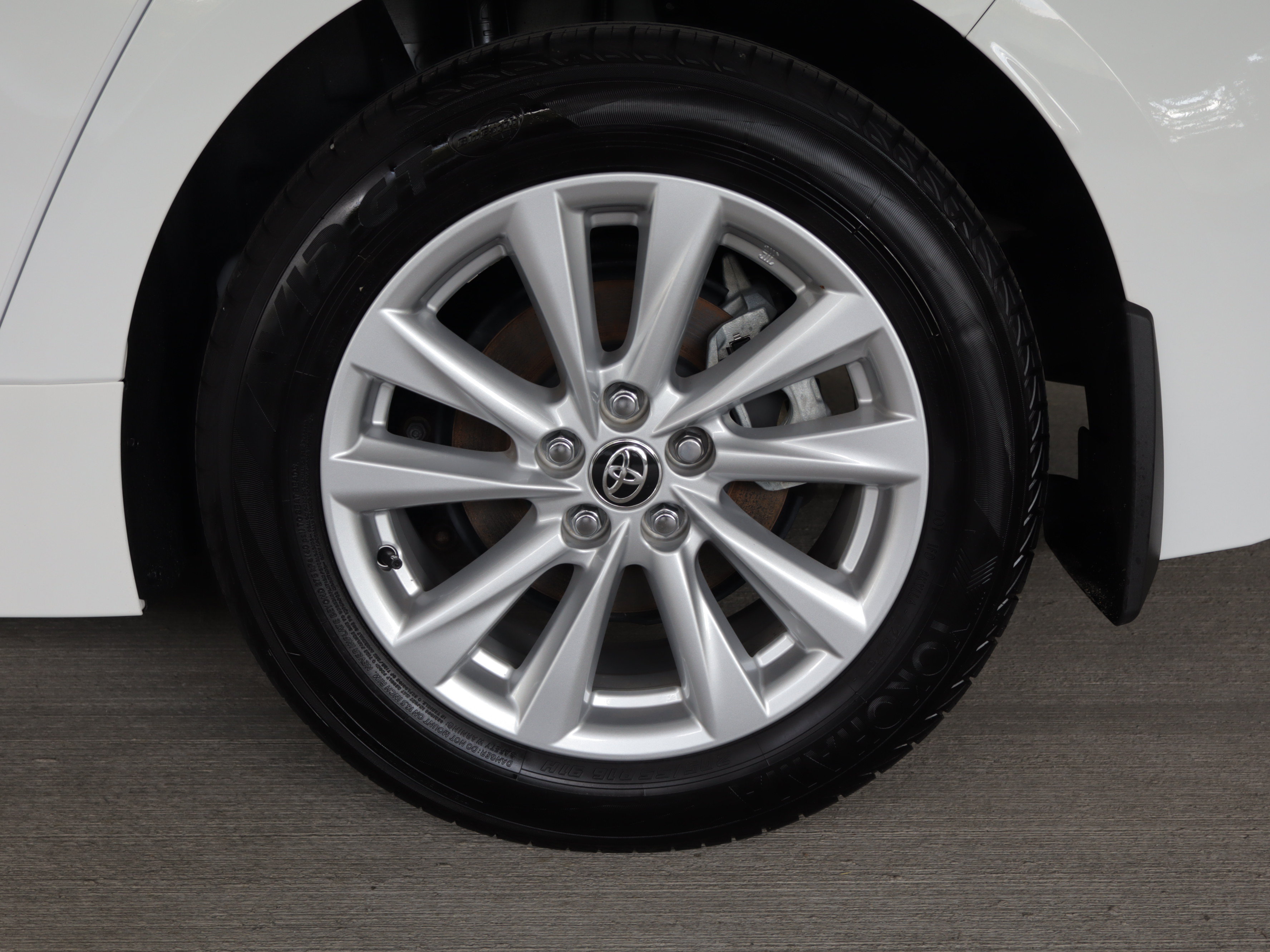 Used 2025 Toyota Corolla XLE FWD image 30